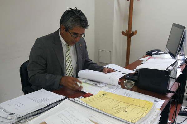 Analizan los celulares de todos los empleados del comercio por orden del fiscal