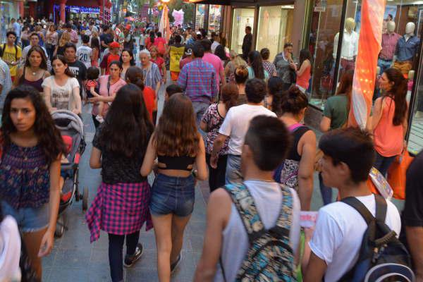 Empleados puacuteblicos provinciales y municipales cobraraacuten sus sueldos a partir de la 0 del proacuteximo martes 30