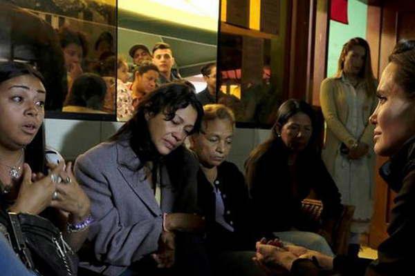 Angelina Jolie visita albergues de acogida para venezolanos en Lima
