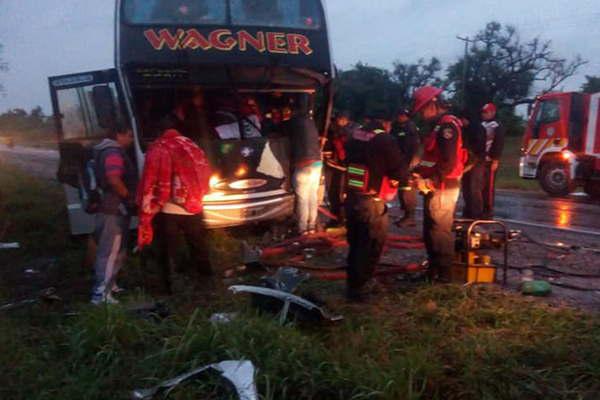 Chocoacute un colectivo que partioacute de La Banda- un joven fallecioacute