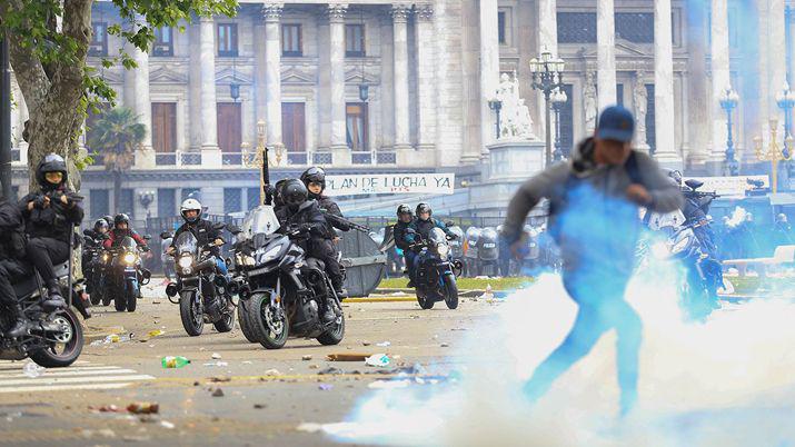 Al menos 27 detenidos tras enfrentamiento en el Congreso