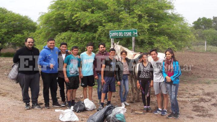 Los alumnos dejaron sus hogares a caballo hasta reunirse con sus profesores en el denominado Camino Ancho Galería de fotos