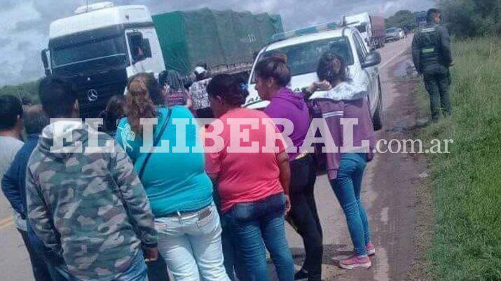 Vecinos de Pampa de los Guanacos cortaron el trnsito en la Ruta Nacional 16