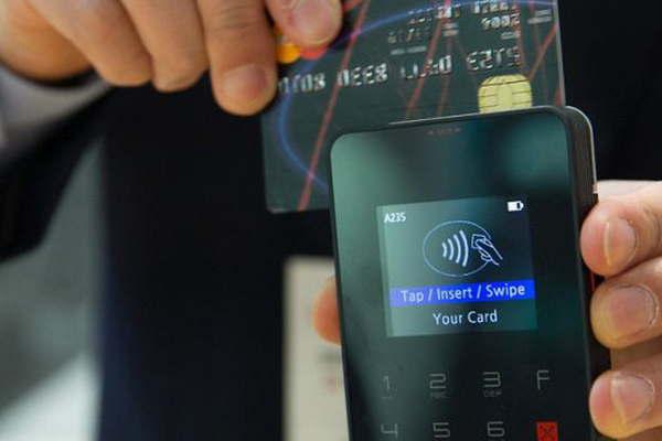 La Afip anuncioacute que se amplioacute el uso de los medios electroacutenicos de pago