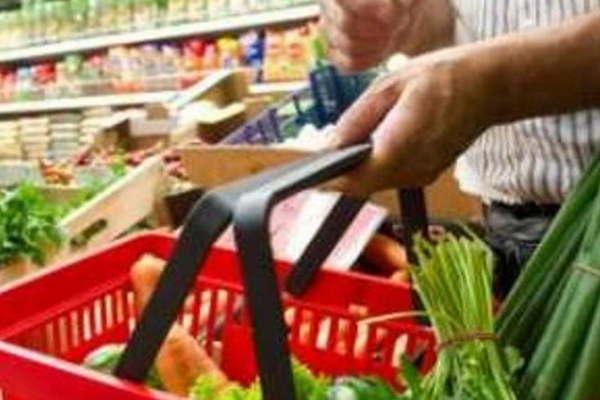El costo de la canasta baacutesica total aumentoacute 8-en-porciento-