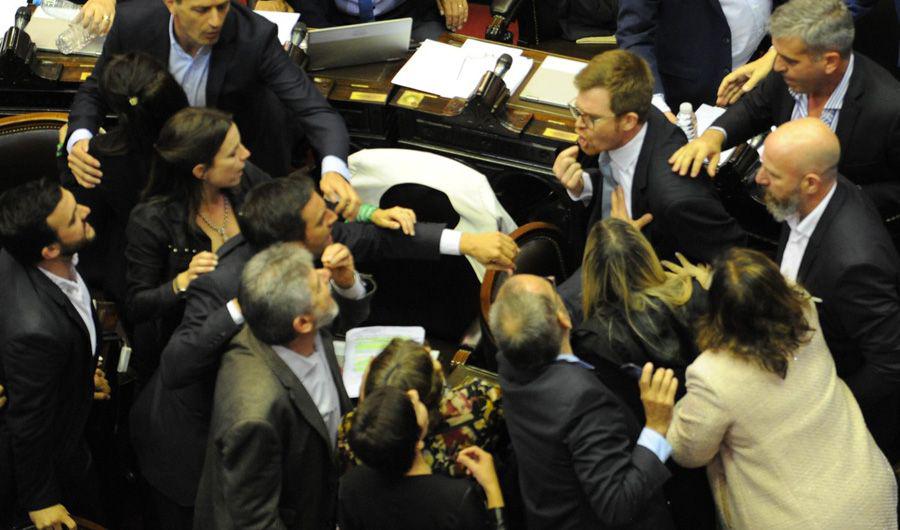 VIDEO Daniel Filmus y Nicolaacutes Massot calentaron la sesioacuten