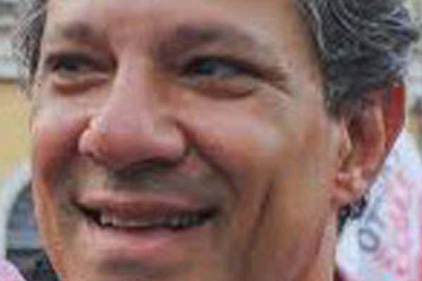 Bolsonaro promete inversiones y Haddad denuncia 