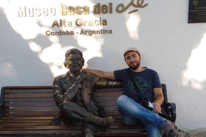 Anil Baran estuvo viviendo en la provincia de Córdoba En la imagen en una visita al Museo del Che Guevara en Alta Gracia