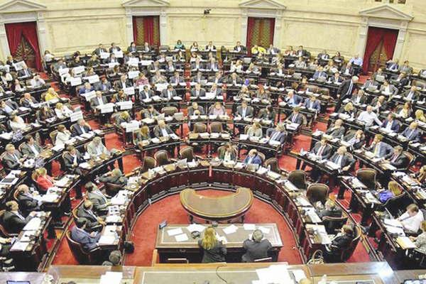 El Presupuesto elimina subsidio al transporte y deja sin tarifa social de la luz a 110 mil santiaguentildeos