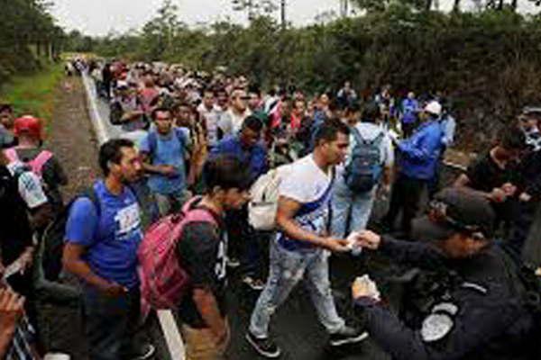 Interceptan a 199 migrantes ilegales en caravana hondurentildea