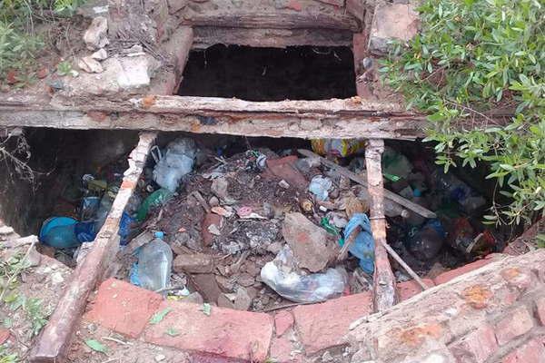 Se derrumboacute un aljibe y le provocoacute la muerte a una nintildea de 6 antildeos que jugaba con sus amiguitos