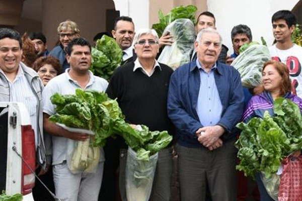 Entregaron verduras orgaacutenicas en Las Termas
