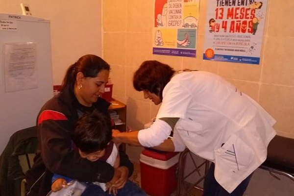 En San Carlos 732 se vacuna contra el sarampioacuten y la rubeacuteola