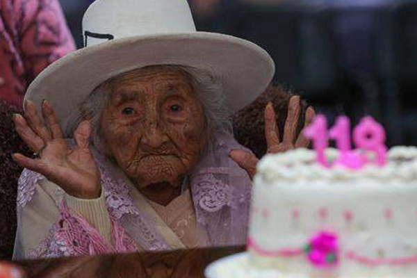 La boliviana Julia Flores cumplioacute 118 antildeos y va por el reacutecord Guiness de longevidad