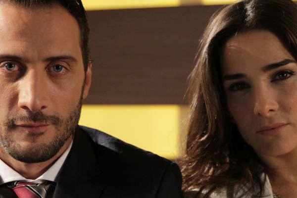 La ficcioacuten de Juana Viale y Luciano Caacuteceres por el canal estatal