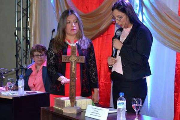 Marcela Mansilla juroacute como intendente de la ciudad de Colonia Dora