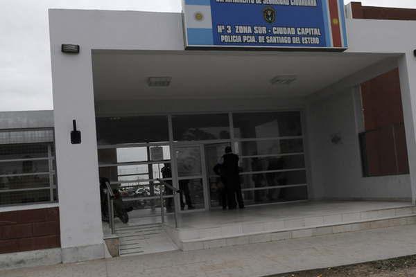 Escaacutendalo- mujer policiacutea apaleoacute a la amante de su marido guardiacaacutercel