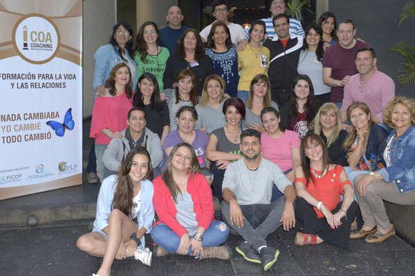 La Escuela de Coaching Ontoloacutegico Americano realizaraacute un evento solidario en Santiago 