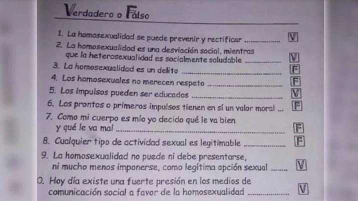 Denuncian a una maestra por repartir contenido homofoacutebico en un colegio