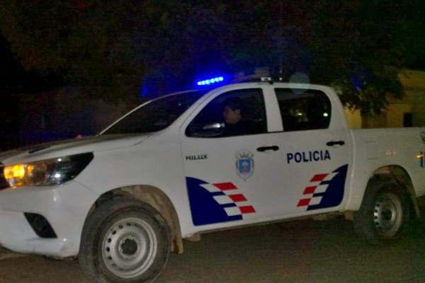 Duentildeo de un remiacutes sufrioacute el robo del equipo de radio y de la tickera