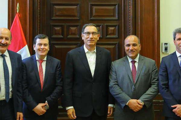 El gobernador Zamora se reunioacute con el presidente de Peruacute Vizcarra Cornejo