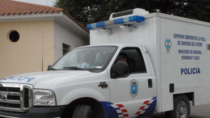 Encontroacute a su hijo ahorcado con una cadena en un aacuterbol