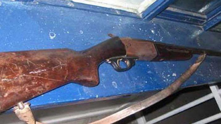 Uso una escopeta para herirse