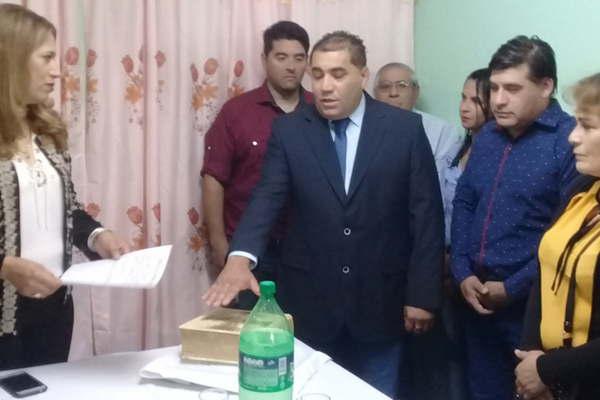 Ceacutesar Gustavo Andrada juroacute como nuevo jefe comunal de Pampa de los Guanacos hasta el 2022