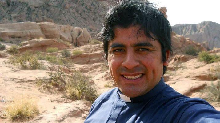 Sacerdote iraacute a juicio acusado de abusar de una adolescente