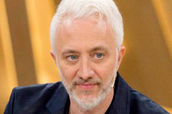 Andy Kusnetzoff tiene lista su mesa para esta noche 