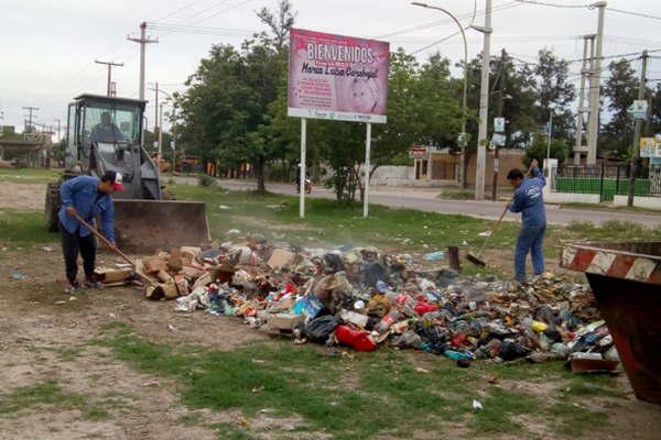 Barrio por barrio dieron a conocer el cronograma del recorrido del camioacuten recolector del municipio