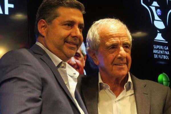 Boca y River le diraacuten no al puacuteblico visitante para las finales de la Copa