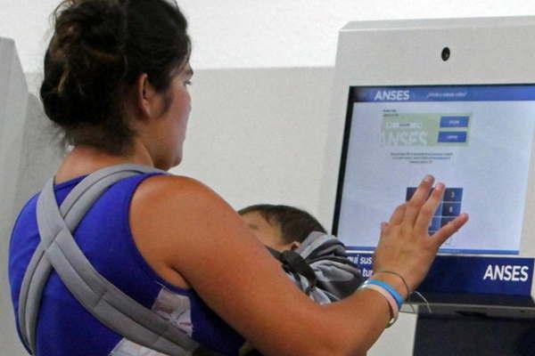 Bono- 130 mil santiaguentildeos cobraraacuten una ayuda en diciembre