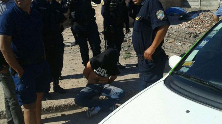 Atrapan en el monte al preso que se sacoacute las esposas y escapoacute del Regional