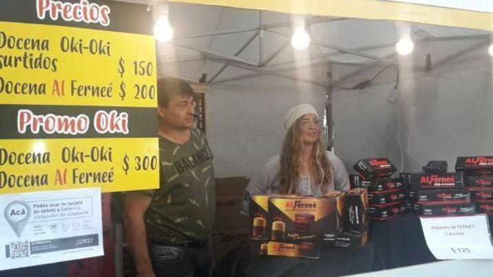 Alfajores de fernet revolucionaron una feria en Buenos Aires