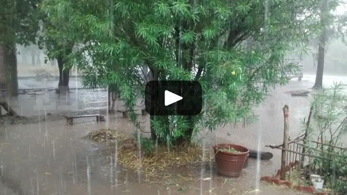 VIDEO  Torrencial lluvia y granizo en localidades del interior