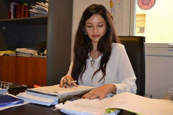 Mujer herida al saltar de una moto en movimiento