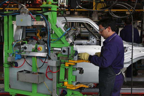 La fabricacioacuten de 0km registroacute una merma de 118-en-porciento- durante octubre