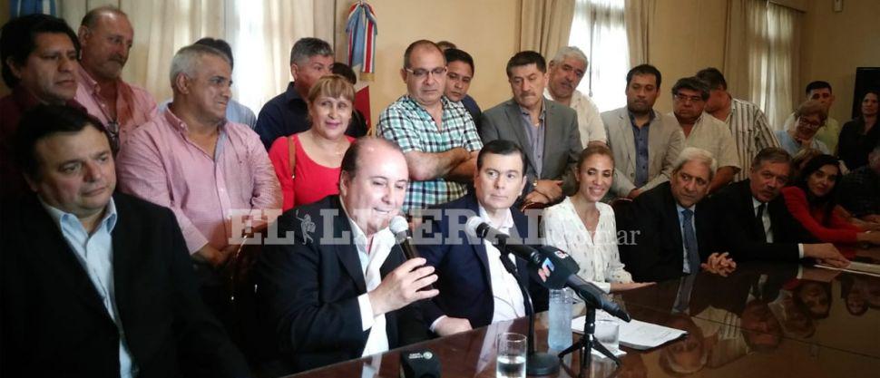 En febrero los empleados puacuteblicos cobraraacuten con un aumento del 40-en-porciento-