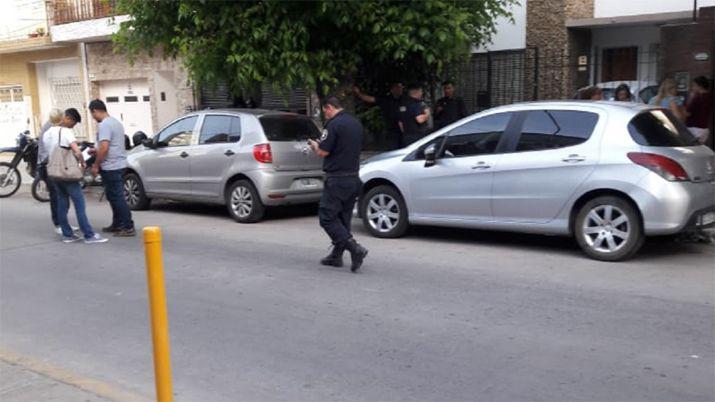 Olvidó a su beba dentro del auto y cuando volvió la encontró muerta