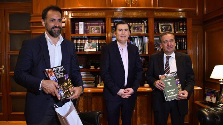 Zamora entregó presentes al secretario Lino Barañao y al subsecretario Ameigeiras