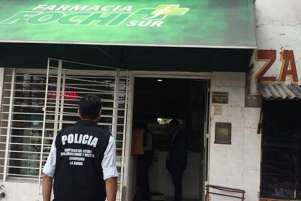 Indagaron al duentildeo de una farmacia y al director teacutecnico