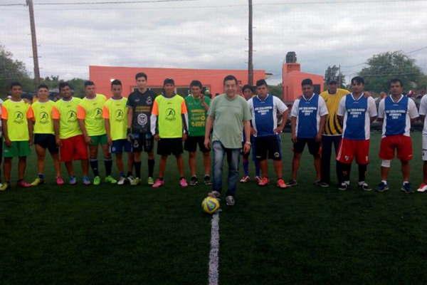 Municipales de Clodomira celebran su diacutea a puro deporte
