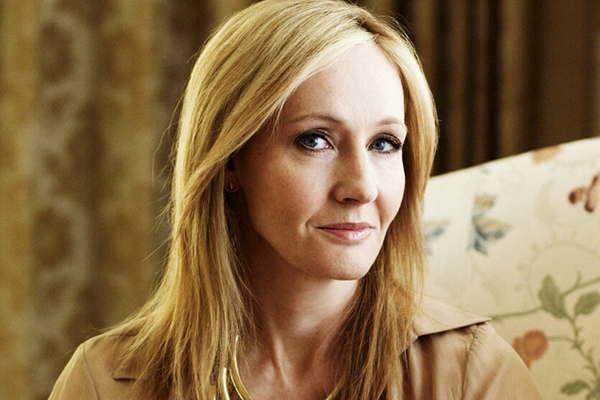 JK Rowling demandoacute a su exasistente por gastar dinero indebidamente 