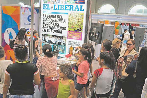 EL LIBERAL uno de los stands maacutes visitados en la Feria del Libro