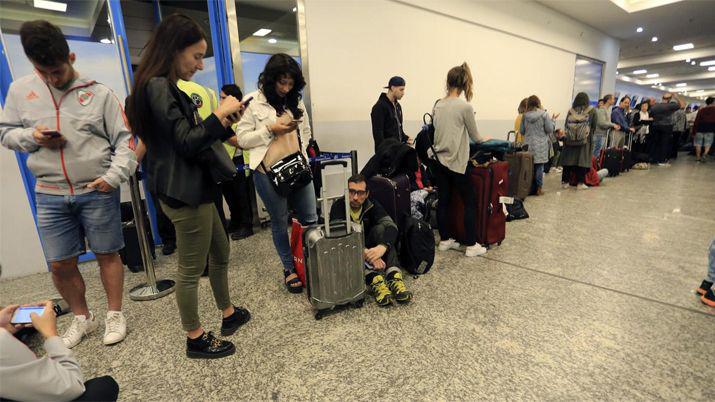 Se levantoacute el paro de Aeroliacuteneas y reprograman vuelos