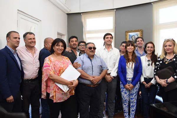 La intendencia de Las Termas confirmoacute el pago del bono de fin de antildeo que otorgaraacute la Provincia