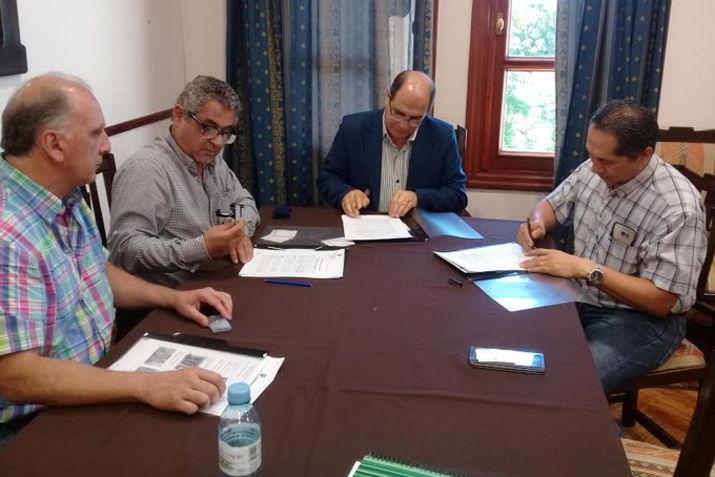 La firma del convenio estuvo a cargo del intendente de Campo Gallo y de las autoridades del Ministerio de Producción