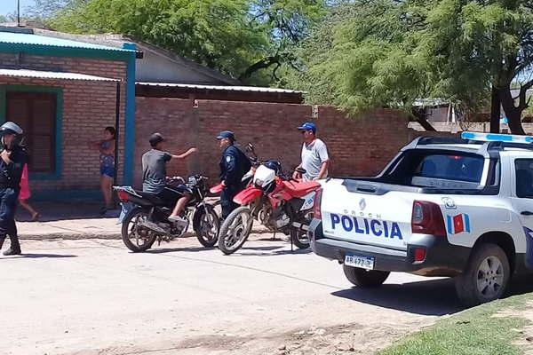 Choque entre dos motocicletas terminoacute con una mujer lesionada