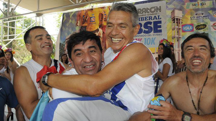 Neacutestor Llanos es el feliz ganador del premio de 200000 del Maratoacuten de EL LIBERAL
